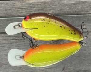 Black Label Balsa - Wobbler - Custom Balsa Crankbait - Chartreuse Root Beer Color